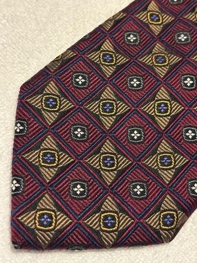 Brand New Corporate Power Tie By JOS A. BANK (Signature Gold)